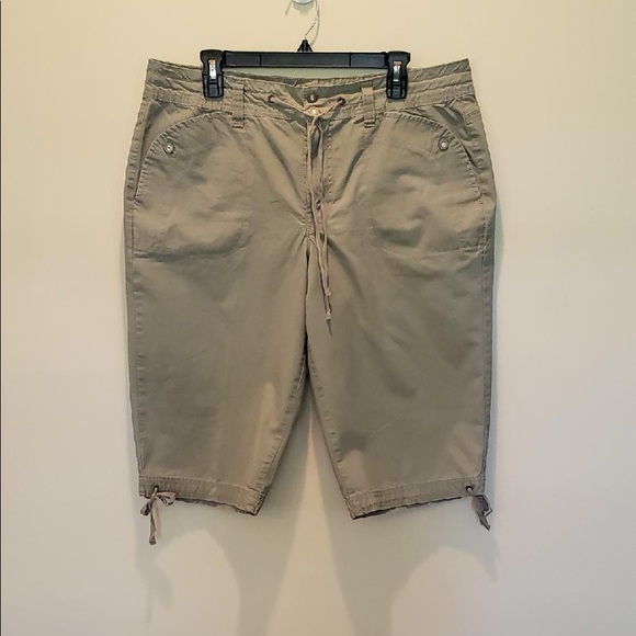 Bandolino Pants - Bandolino BLU Women’s Capris, Size 14
